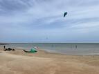 Djerba - Les Dauphins Kitecenter, Kitesurfer auf dem Wasser