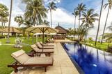Bali - Kubu Indah, Pool & Sonnenliegen